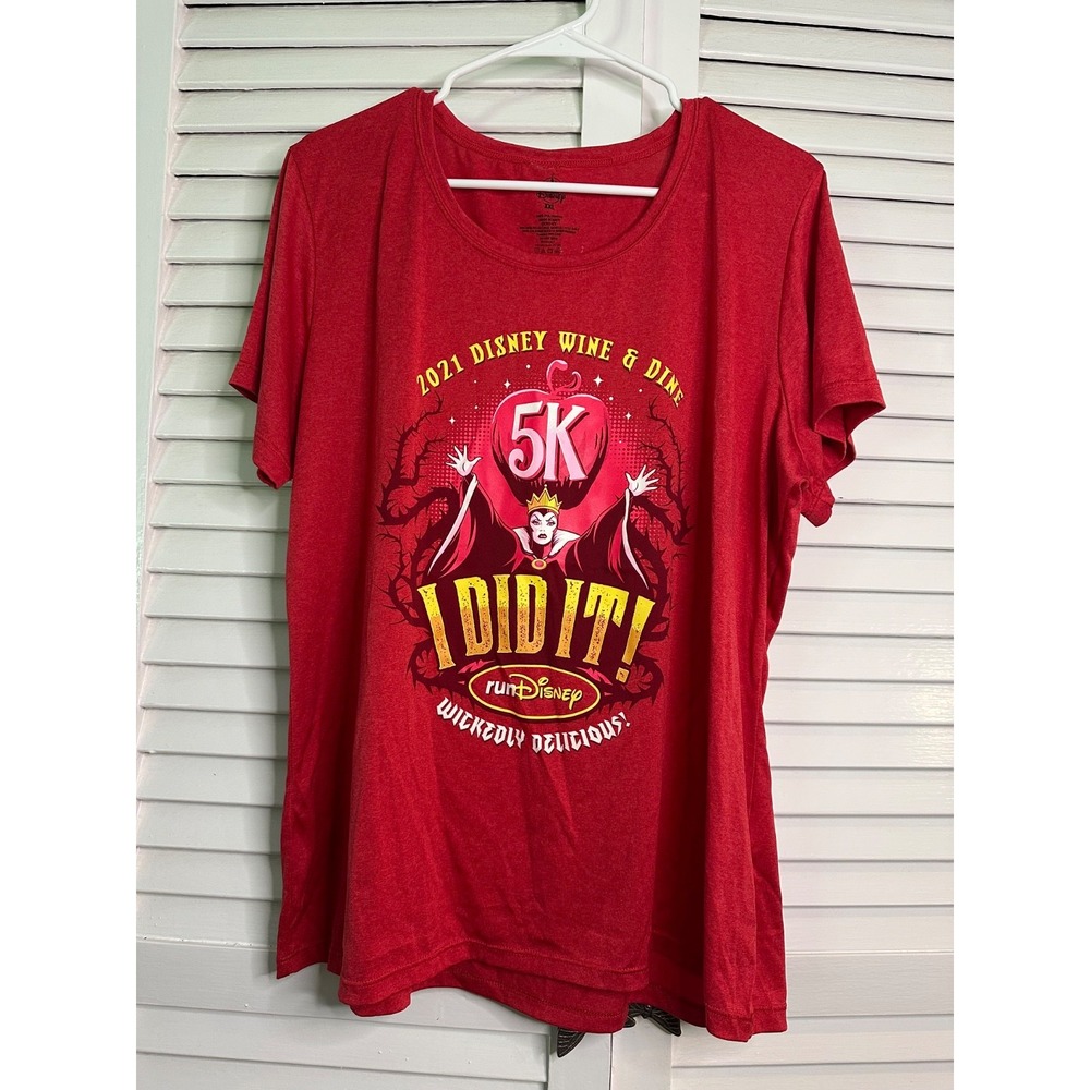 Run Disney Size XXL Red 2021 Wine & Dine 5K Maleficent Finisher SS 2-Sided Shirt